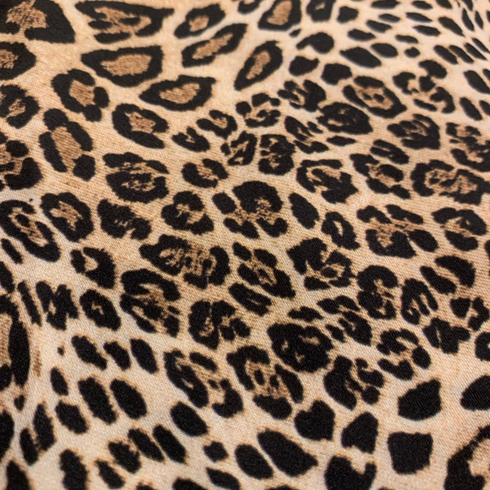 Tahari Leopard Animal Print Shirt Draped Sleeveless Blouse Women’s Size Medium. - Picture 3 of 11